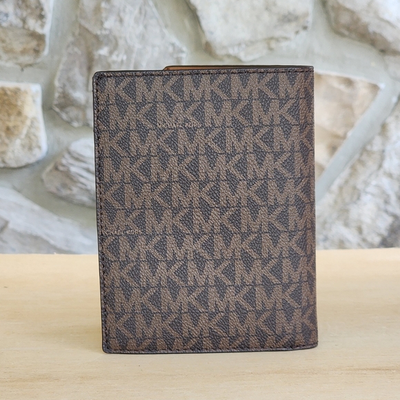 Michael Kors Jet Set Travel Passport Logo Wallet Brown - Picture 3 of 6